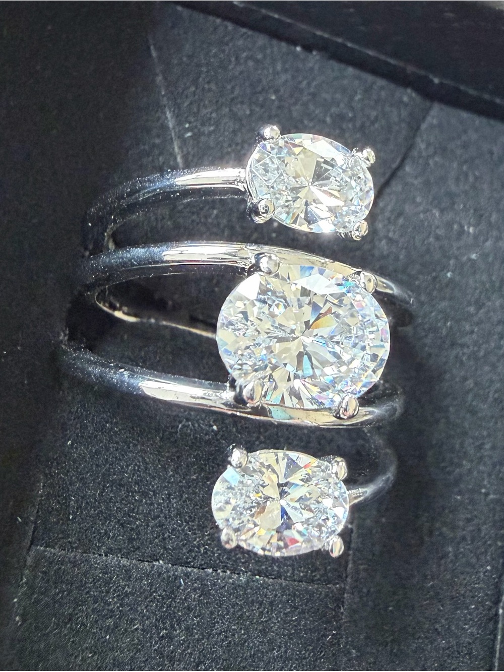 3 stone ring - Picture 6 of 9